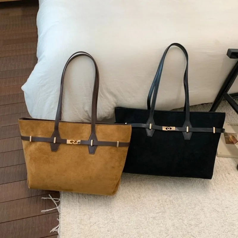 

Chic Crossbody Bag Office Commuting Work Event Female Exquisite Glamorous Charming Dainty Elegant Stylish Practical