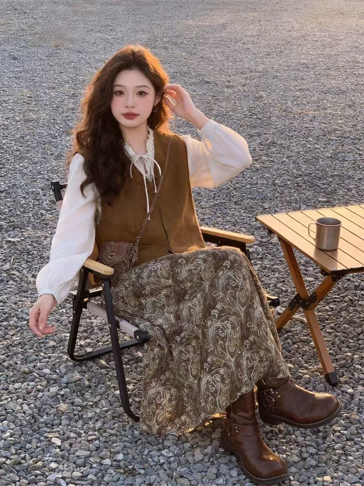 

Spring Japanese Artistic Style Women's Vintage Vest Shirt Layering Slimming Print Half-length Skirt Two-piece Set Casual Wear