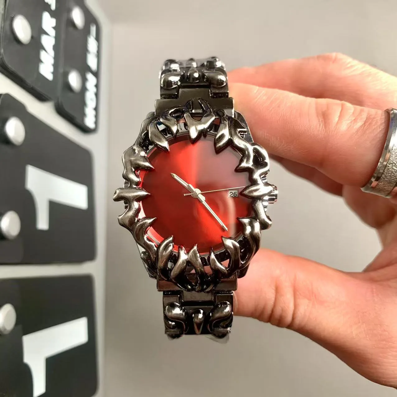 

Y2K Лидер продаж оригинальные кварцевые часы мужские унисекс средневековые уникальные часы креативной формы алебастровый стиль AAA часы высокого качества подарок