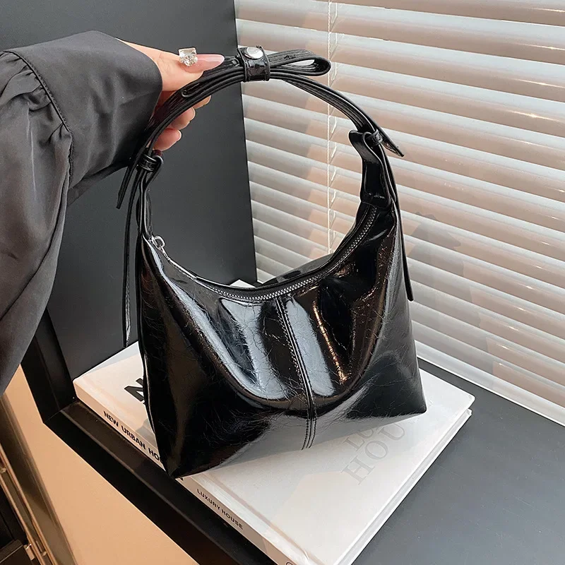 Stylish and simple messenger bag Versatile large-capacity shoulder bag