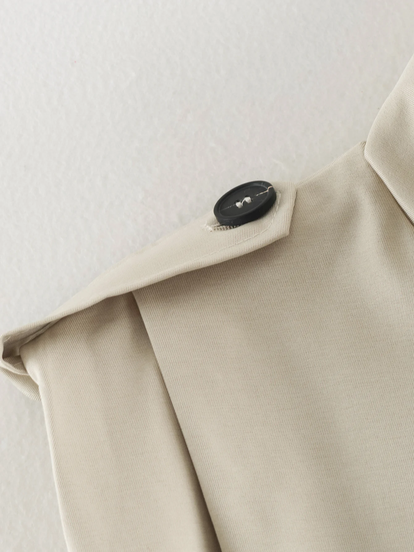 TFMLN Schicke Damenweste mit Stehkragen, doppelreihig, ärmellos, Streetwear-Trenchcoat, neue Herbstmode, plissierte Weste – Detail 6