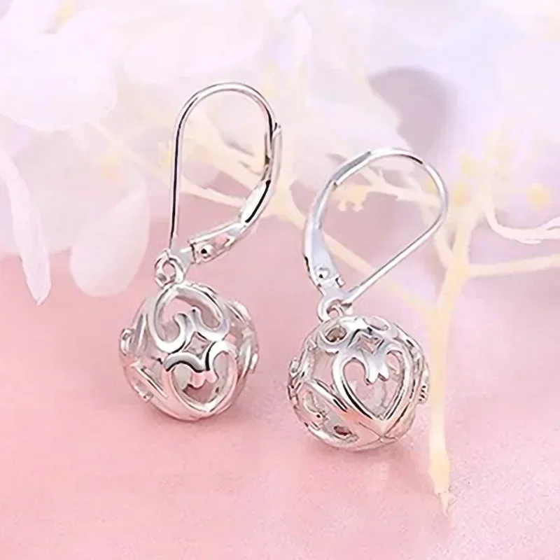 2026 New High-end Exquisite Countryside Earrings with Geometric Hollow Texture Design, Fashionable Daily Matching Jewelry