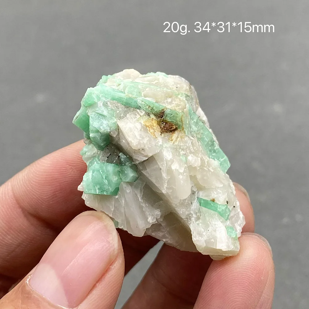 100% Natural green emerald mineral gem-grade crystal specimens stones and crystals quartz crystals