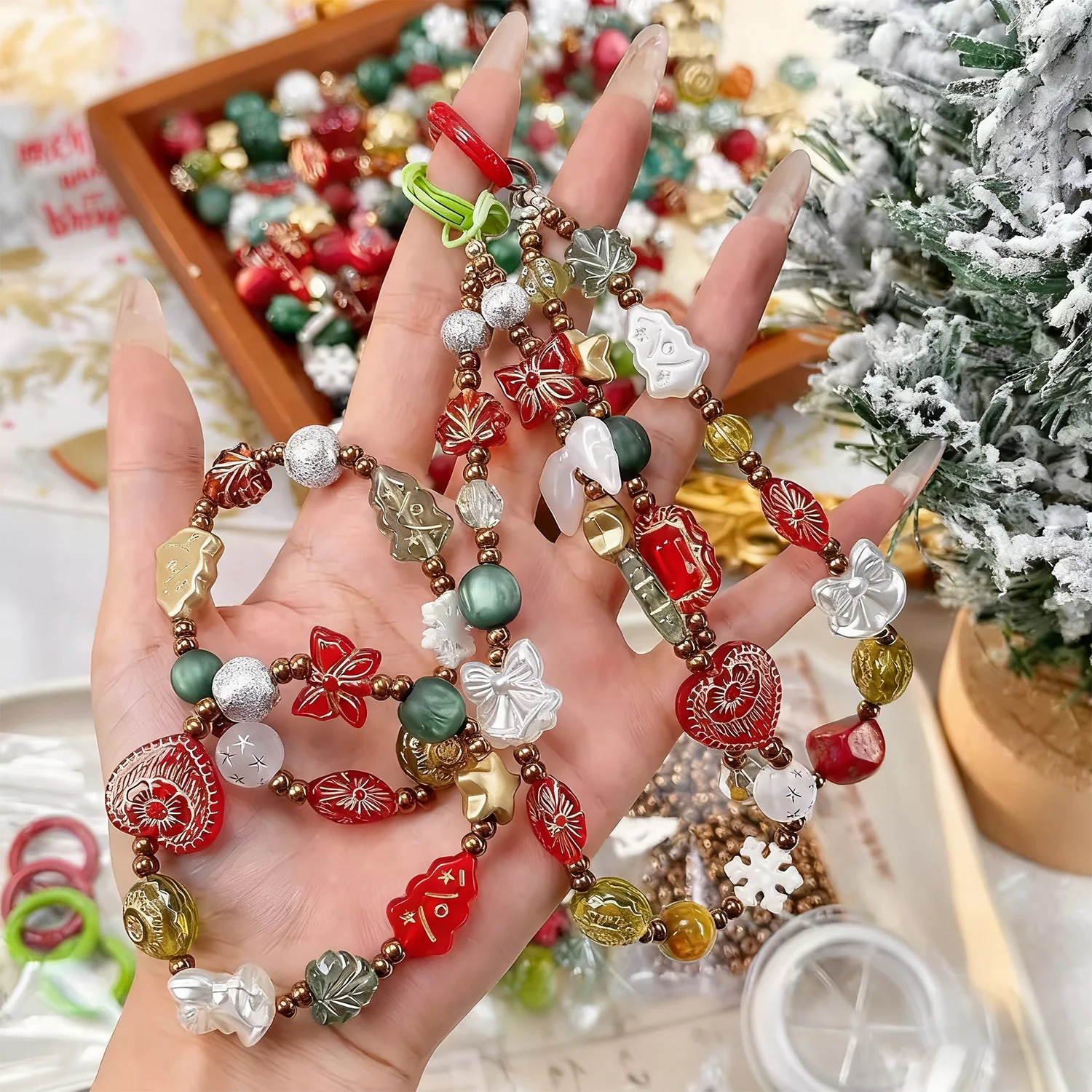 

Christmas Series Pendant Bead Crystal Bracelet Random Mix Acrylic Vintage Spacer Bead For Women Jewelry Making Bracelet Earring