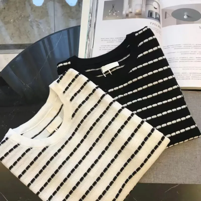 

Женский тонкий свитер в полоску, черный и белый топ с коротким рукавом, подходящий ко всему, футболка во французском стиле, Новинка лета 2023