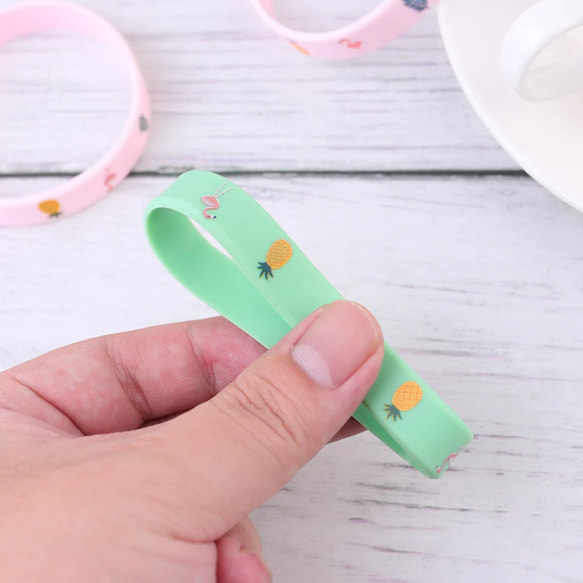 

24Pcs Silicone Party Bracelet Flamingo Design Vibrant Wrist Straps Easy on Off Comfortable Fit for Theme Events Birthday