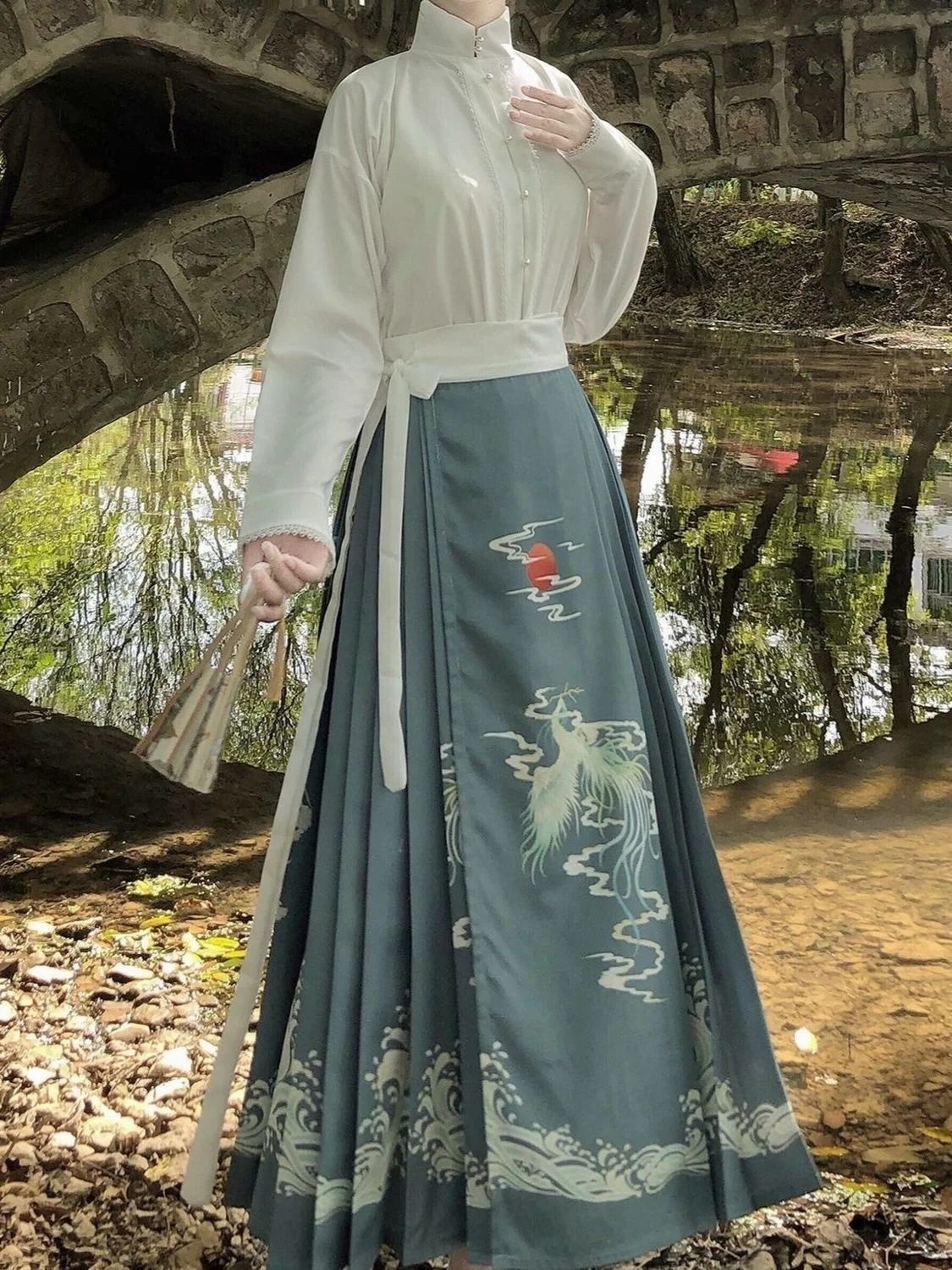 

Ancient Chinese Traditional Hanfu Dress For Women Ming Dynasty One-piece Pleated Horse-face Skirt Chinese Style Cosplay Costume