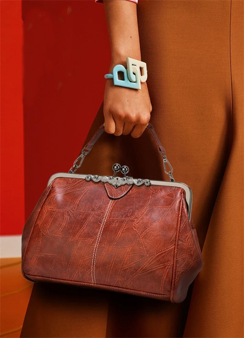 Shoulder Bags Women Retro Frame Purses Girls Crossbody Messenger Bag Small handbags for Phone Party Faux Oil Leather Clip bags
