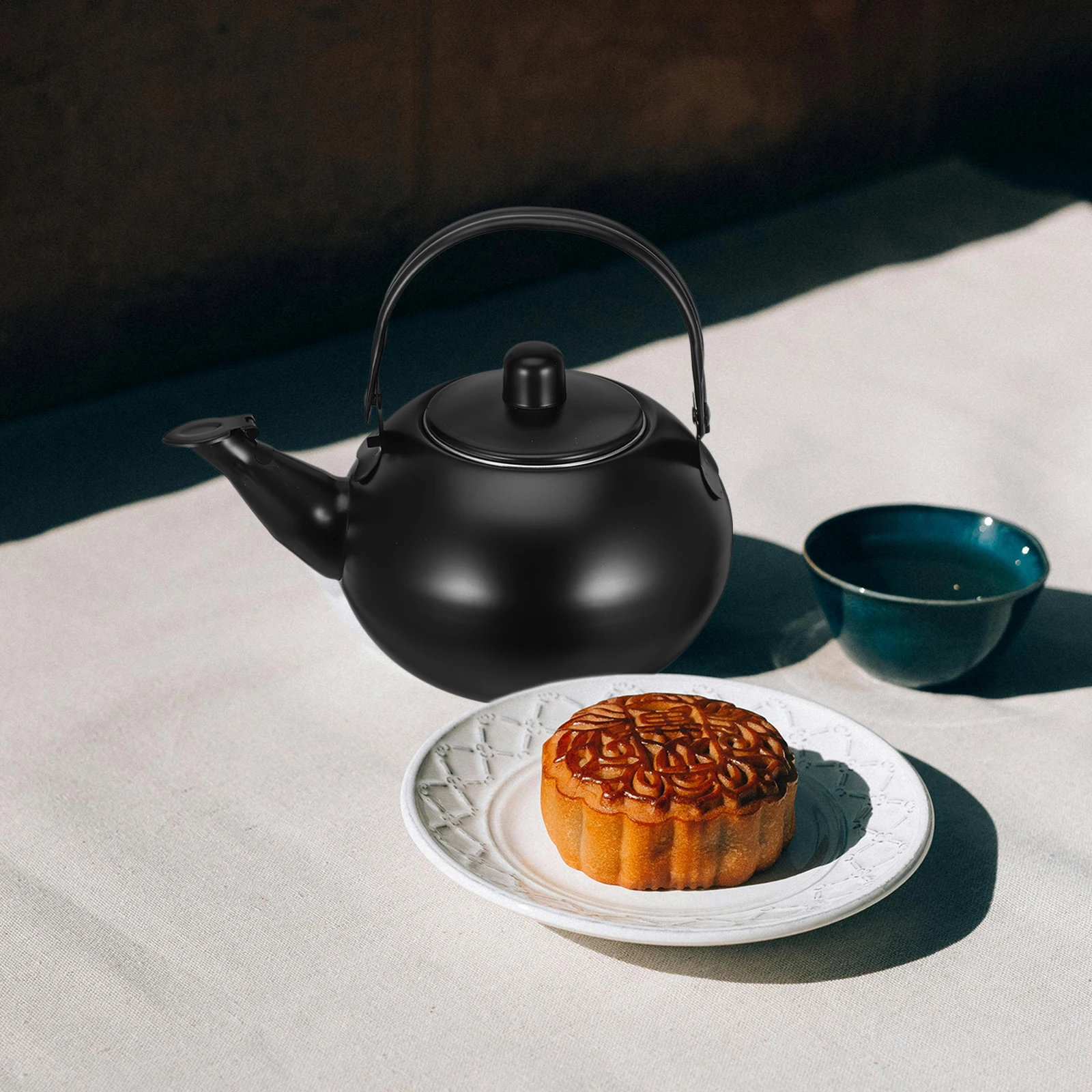 

Stainless Steel Teapot 1.5L Stove Top Kettle with Handle Home Teapot Durable Polished Finish Home Tea Kettle Coffee Pot