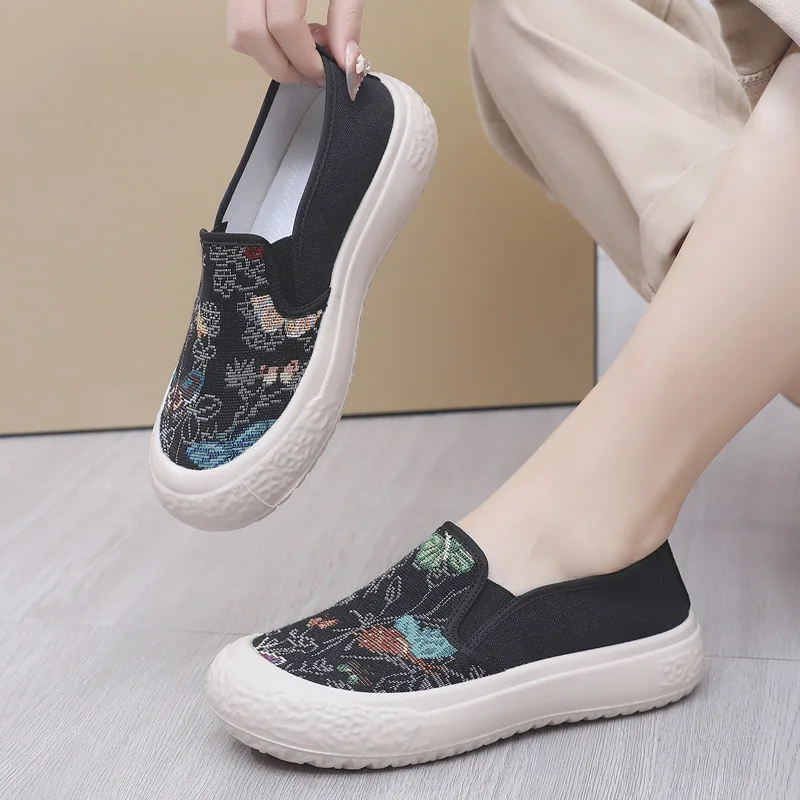 

Comfy Canvas Slip-On oes Women's Casual Foot-Step Feeling Beijing Sle Low Cut round Toe Embroidered Spring Autumn Mom oes