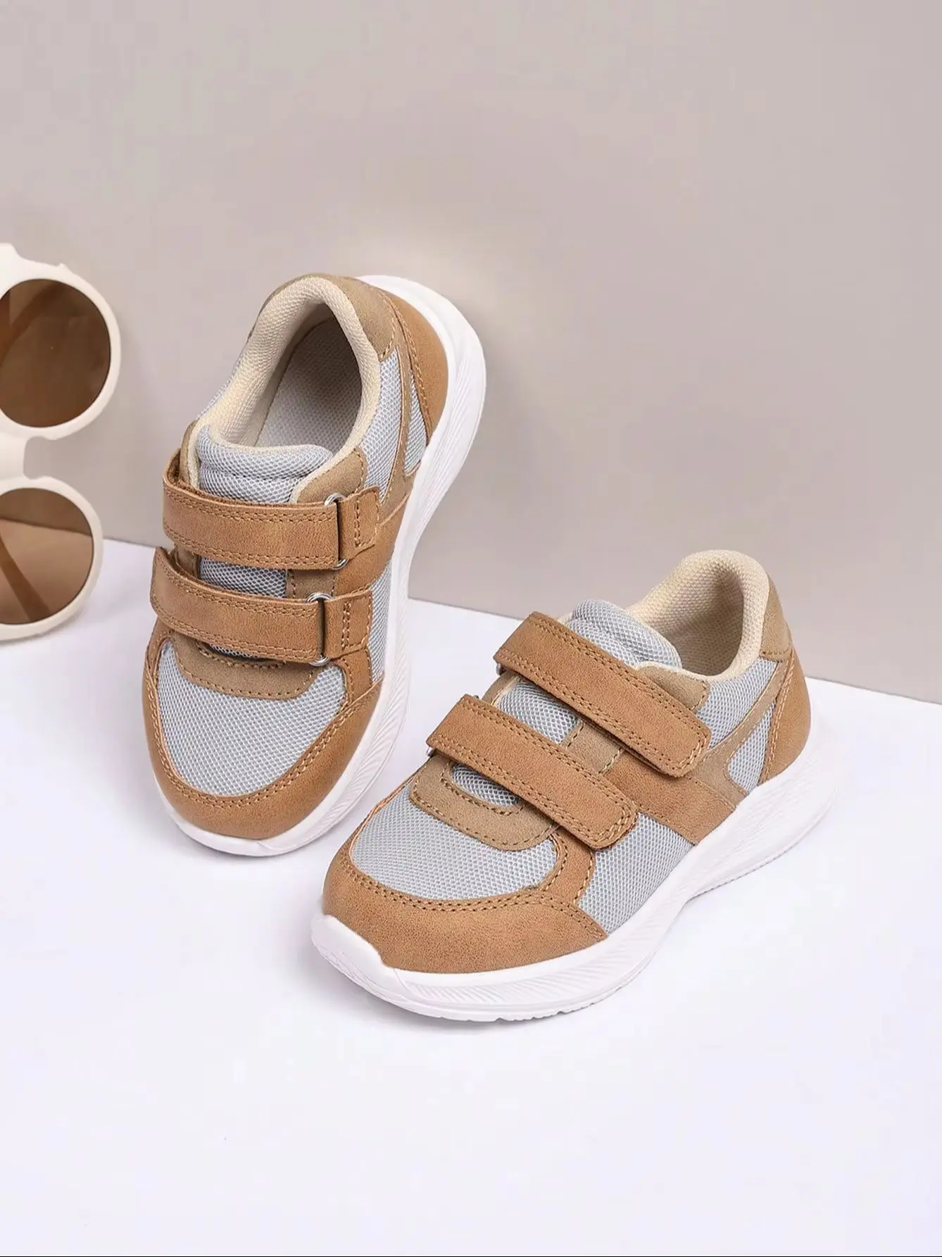 New Kids Breathable Mesh Skate Sneakers, Waterproof, Anti-Slip, Lightweight & Shock-Absorbing, All Season, Hook-and-Loop Closure
