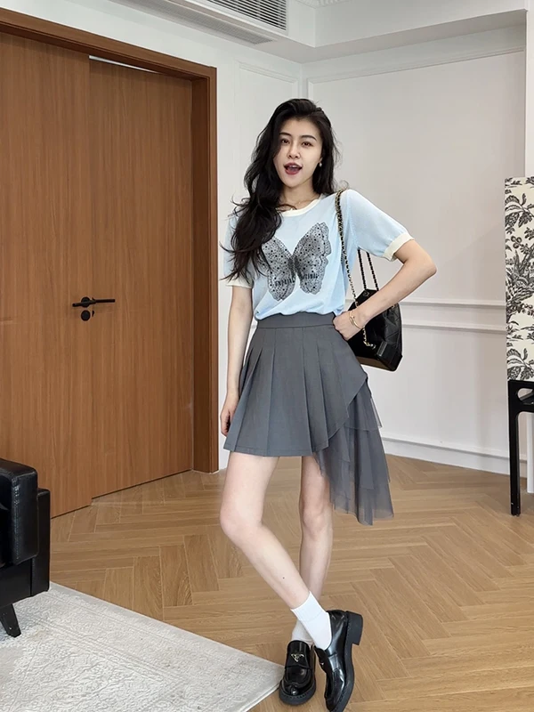 

Комплект из футболки и плиссированной юбки Zhang a Xing: летний модный образ для женщин