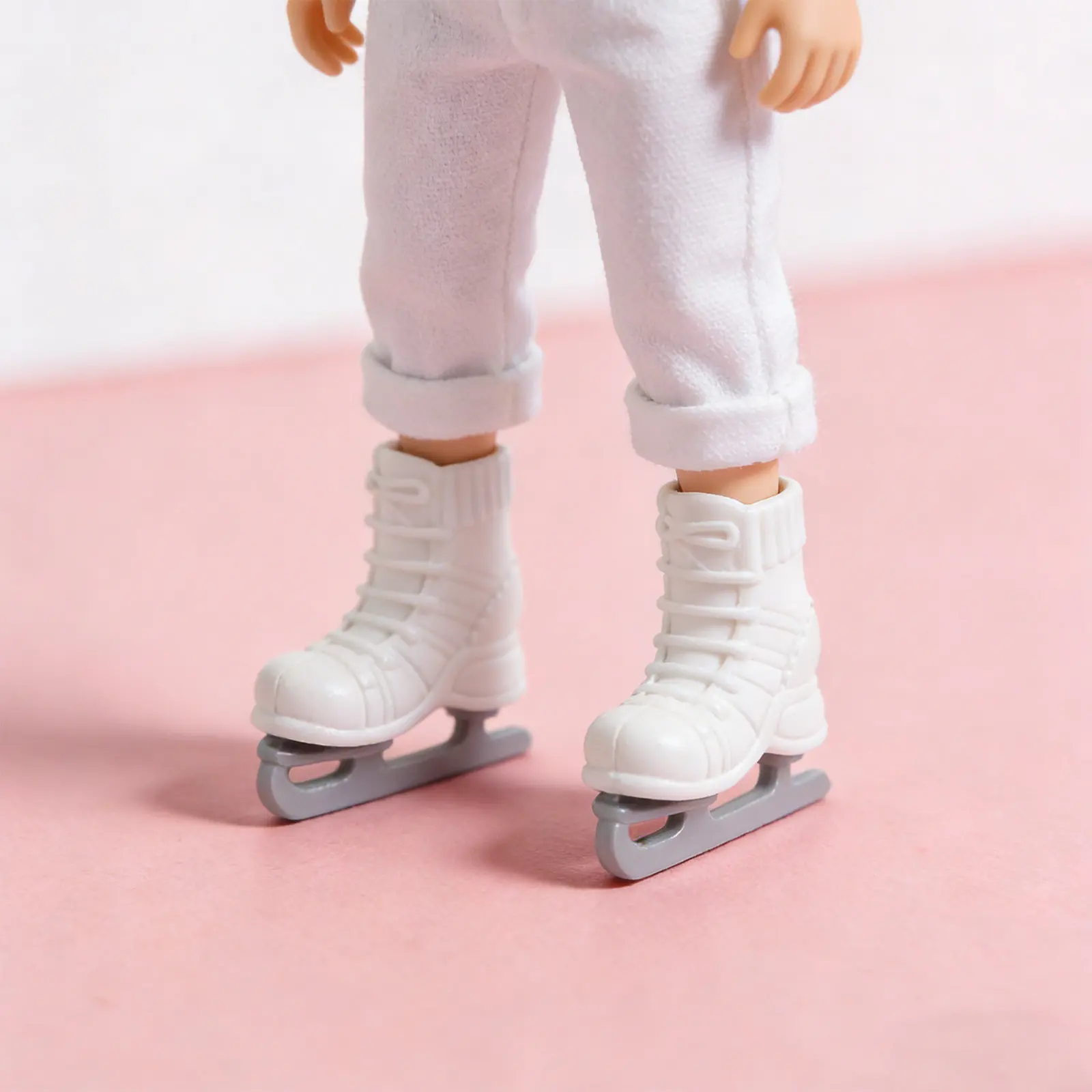 

10Pcs Micro Landscape Roller Skates - Miniature Skating Shoes for Dollhouse Collection - Fashionable Winter Sport Footwear -
