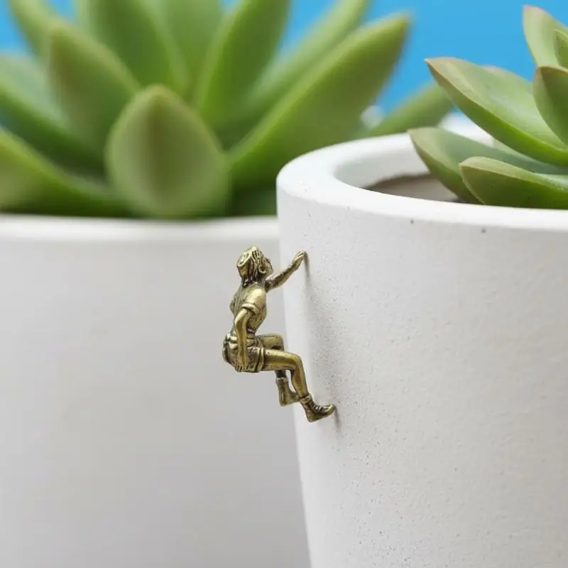 Brass Miniature Rock Climbing Figurine 1:64 Scale Mountaineering Model for Diorama Scene Office Desk Ornament