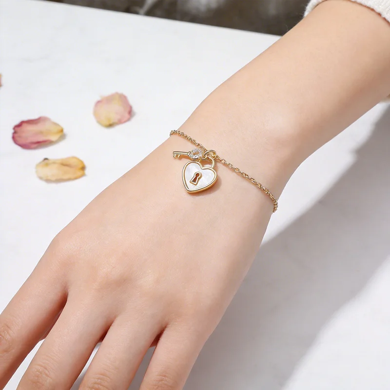 Sweet Copper Charms Gold Color Metal White Heart Key Clear Rhinestone Pendants DIY Making Necklace Jewelry 12mm x 10mm,1Piece