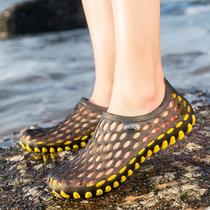 Summer New Outdoor Breathable Non-Slip Quick-Dry Water-Resistant Beach Sandals for Men and Women, Unisex Hiking Shoes