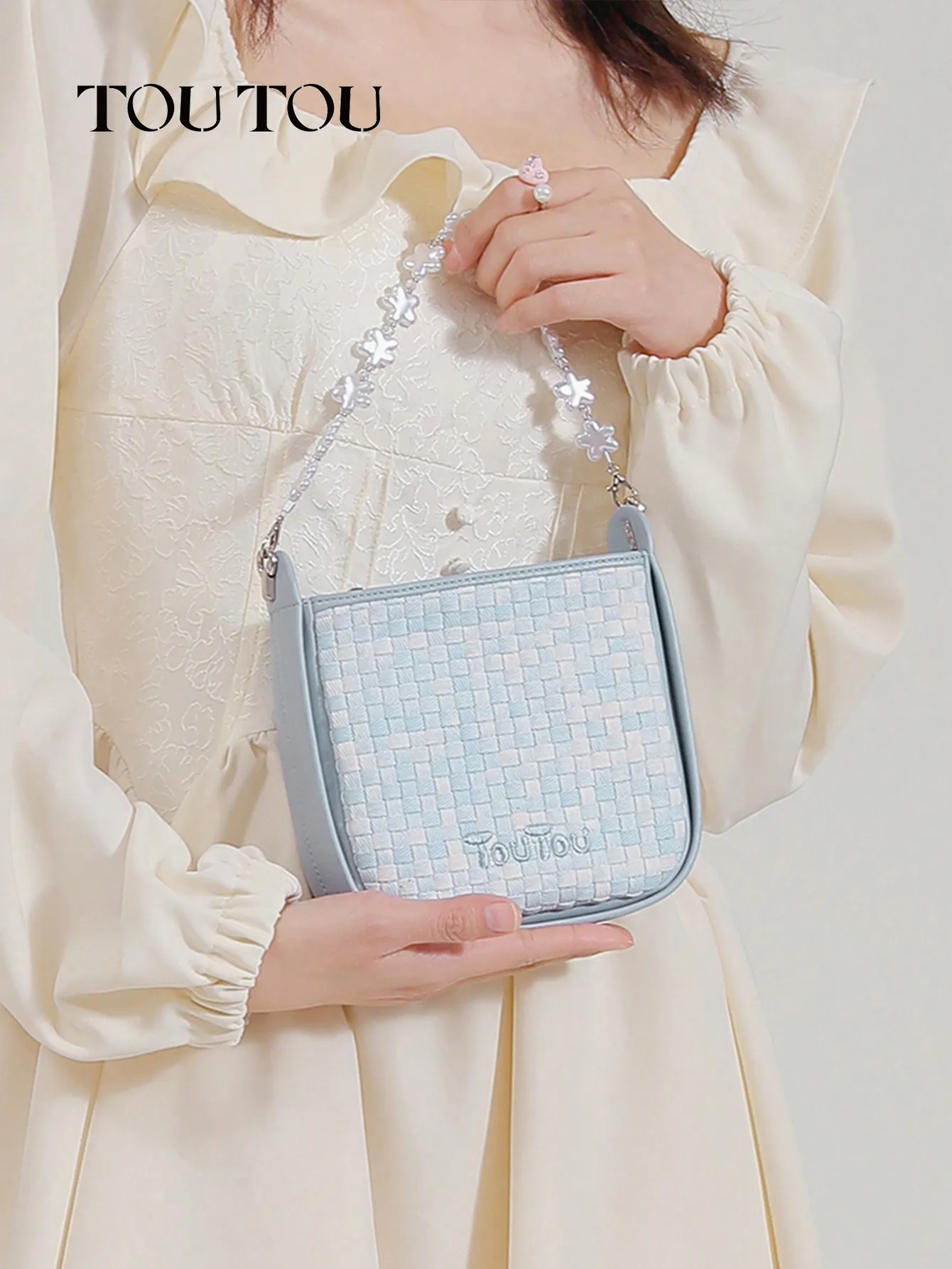 TOUTOU Fashion Shoulder Bag Luxury Designer Woven Style Cellphone Purse Cute Light Blue Crossbody Bag With Star Chain Makeup