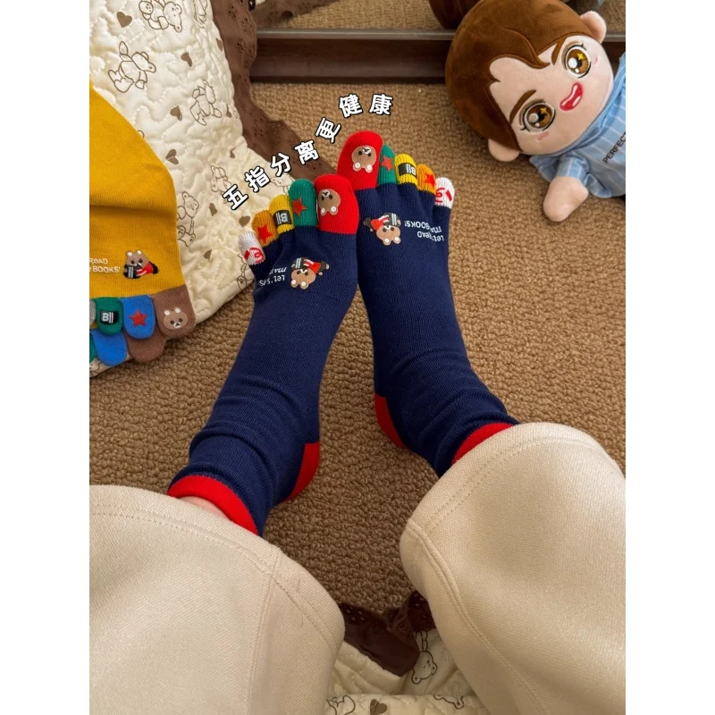 Tube moyen bout fendu belle femme dessin animé cinq doigts chaussettes