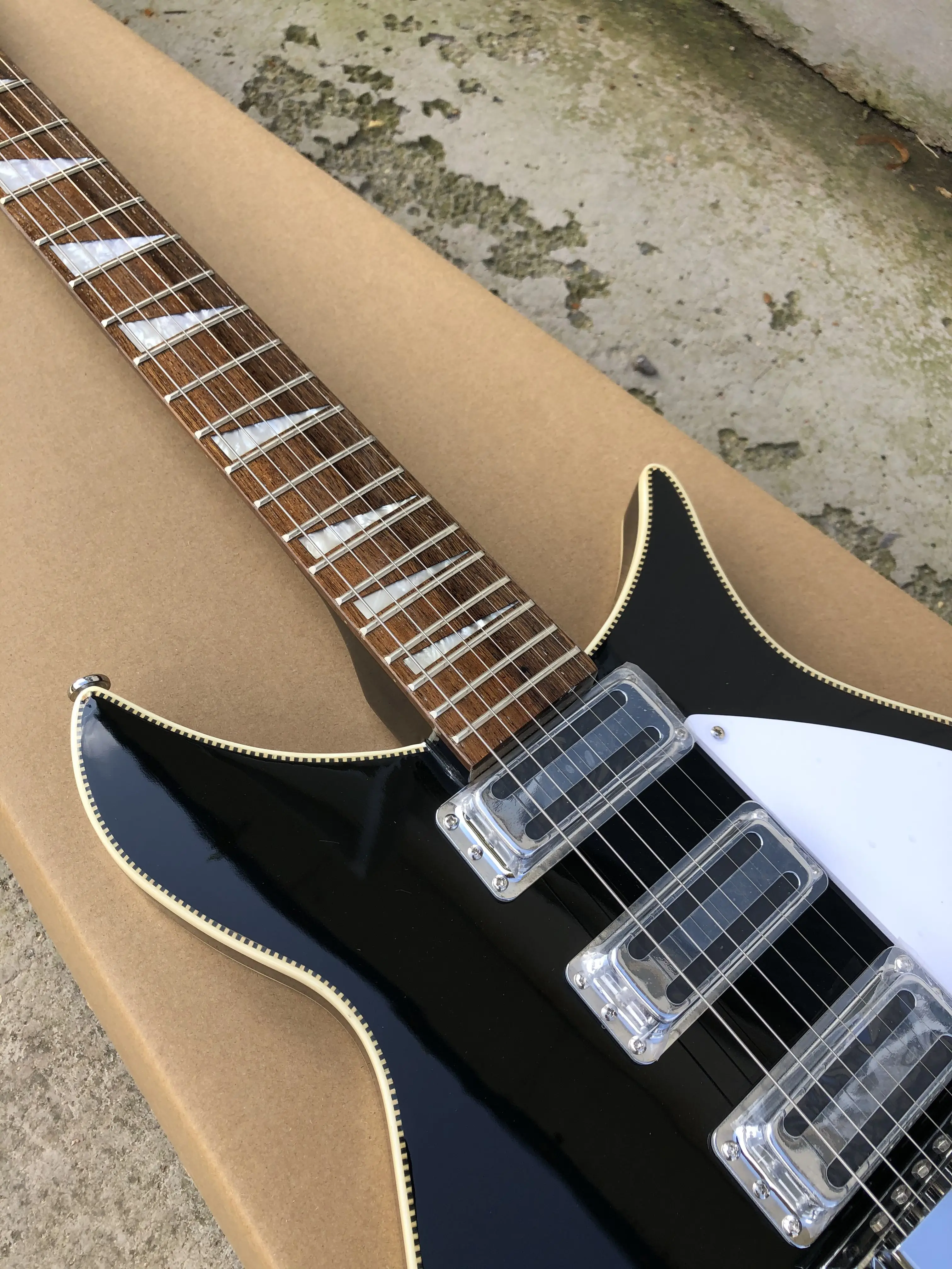 Chinese factory In Stock guitar electric guitars on sale ricken guitar 350 black Lulu edging R Shaped Tailpiece 21 frets