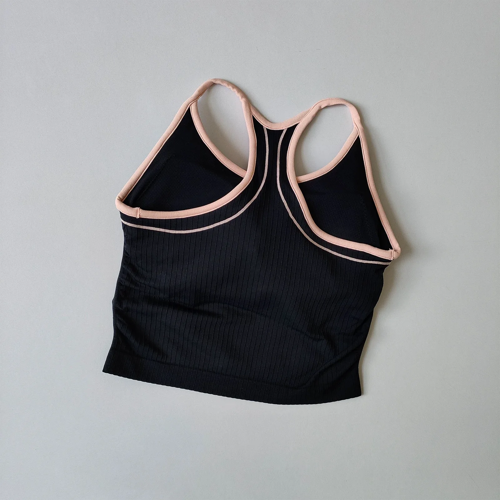 Damen Color-Block-Träger-Sporttop, Taillenformendes Yoga-Pilates-Fitness-BH mit eingebauten Polstern – Detail 17