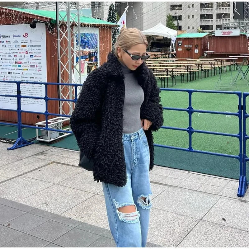 Abrigos de lana de cordero sintética rizados negros para mujer, chaquetas holgadas de manga larga con bolsillos y cremallera, abrigo cálido de calle alta para invierno 2025