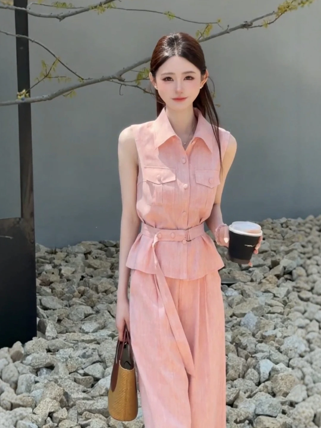 Minimalist Pink Sleeveless Shirt Wide Leg Pants Set Women's Summer New Style Waist Cinching Fashion Age Reducing Two Piece Set