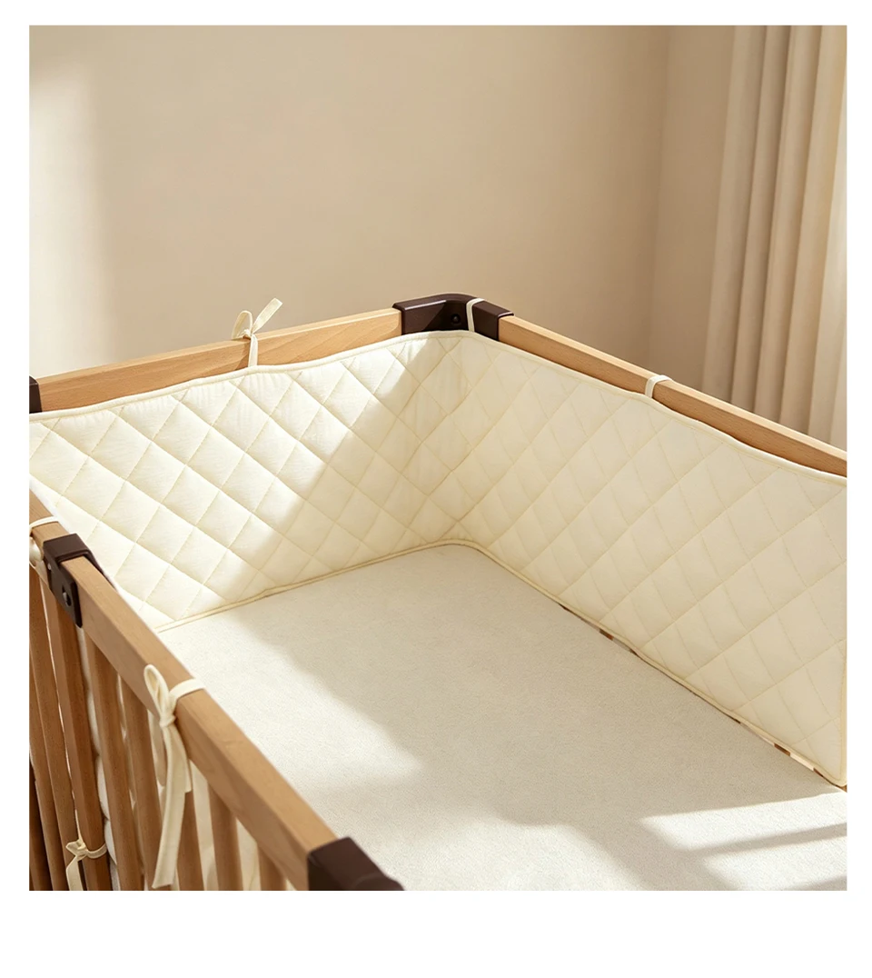 tour de lit respirant beige et couchette tour en bois