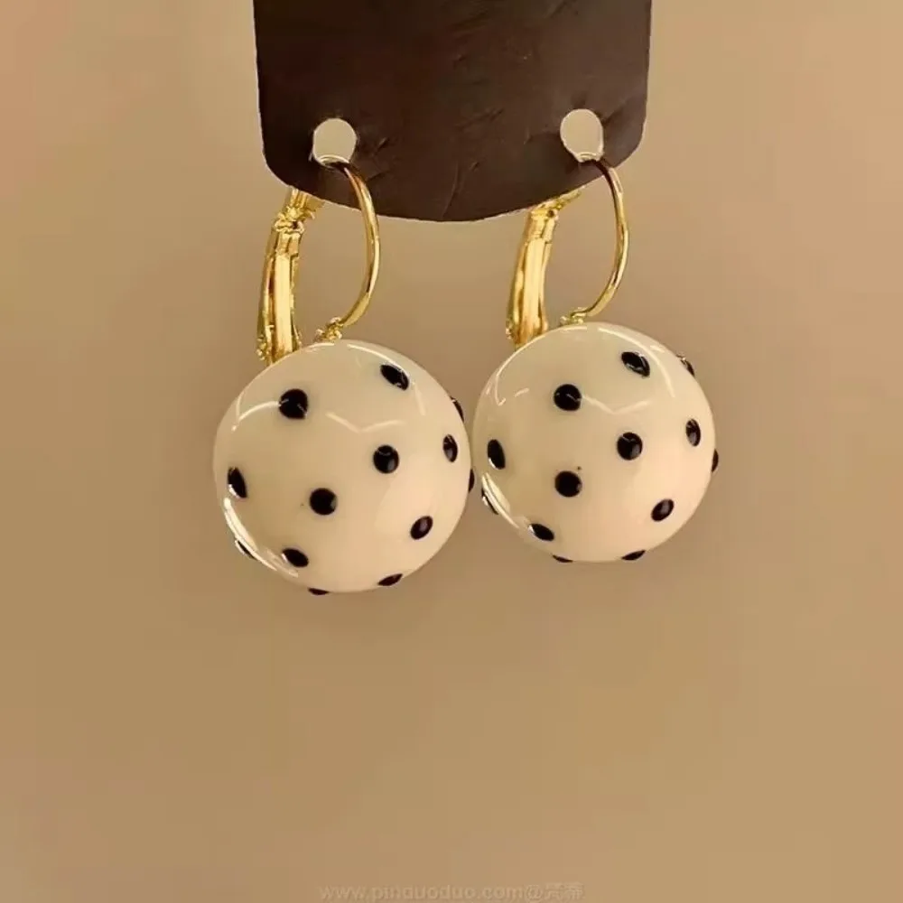 Fashion Black White Polka Dot Earrings Alloy Elegant Round Ball Ear Buckles Lightweight Acrylic Dangle Earrings Commute