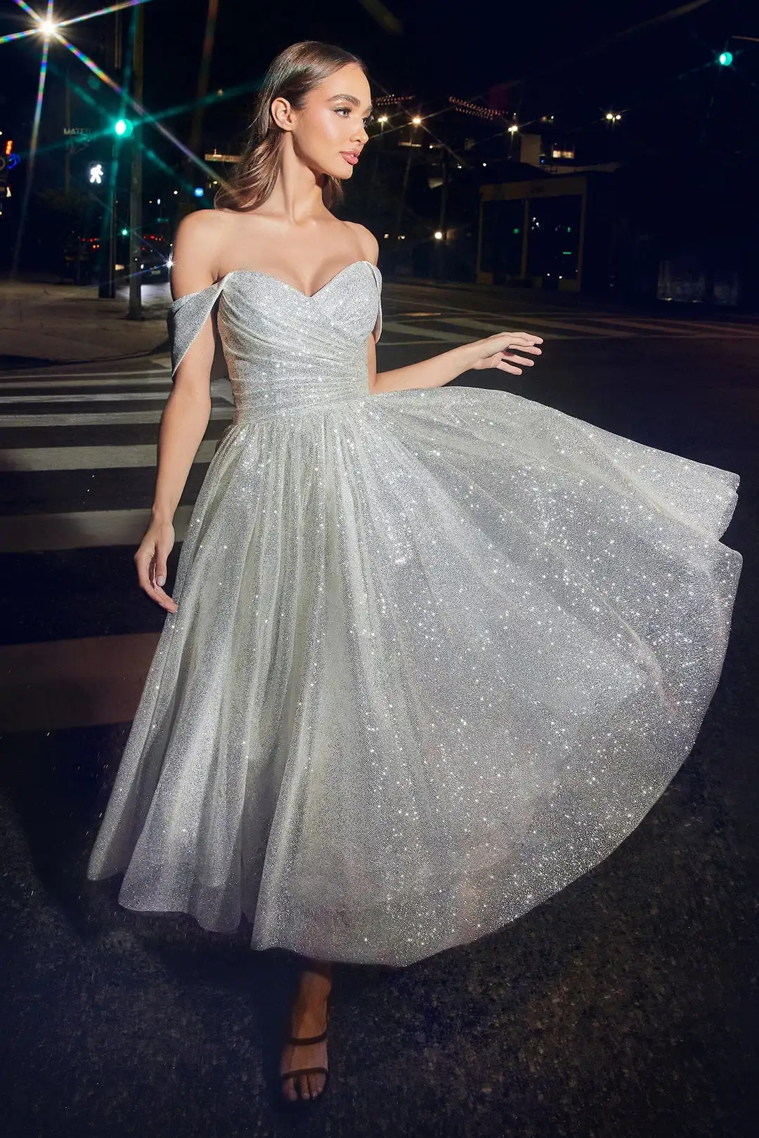 Tulle Sweetheart a-line abiti da ballo Sparkly Off the Shoulder paillettes pieghe abiti da festa di nozze semplice abito da damigella d\'onore 2024