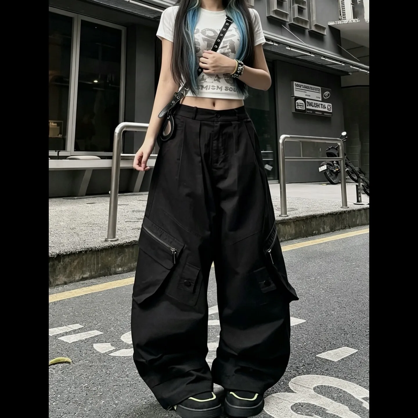 Womens Wide Leg Cargo Pants Large Pockets Wrinkled Texture Zipper Details for Hip Hop Dance and Casual Street Style Outfits