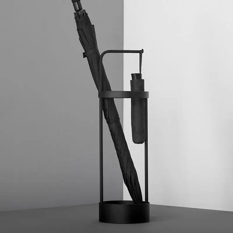 

Скандинавская железная подставка для зонтов с поддоном для сбора воды, простой держатель для зонтов с дренажем для прихожей, минималистичная напольная полка для хранения для дома