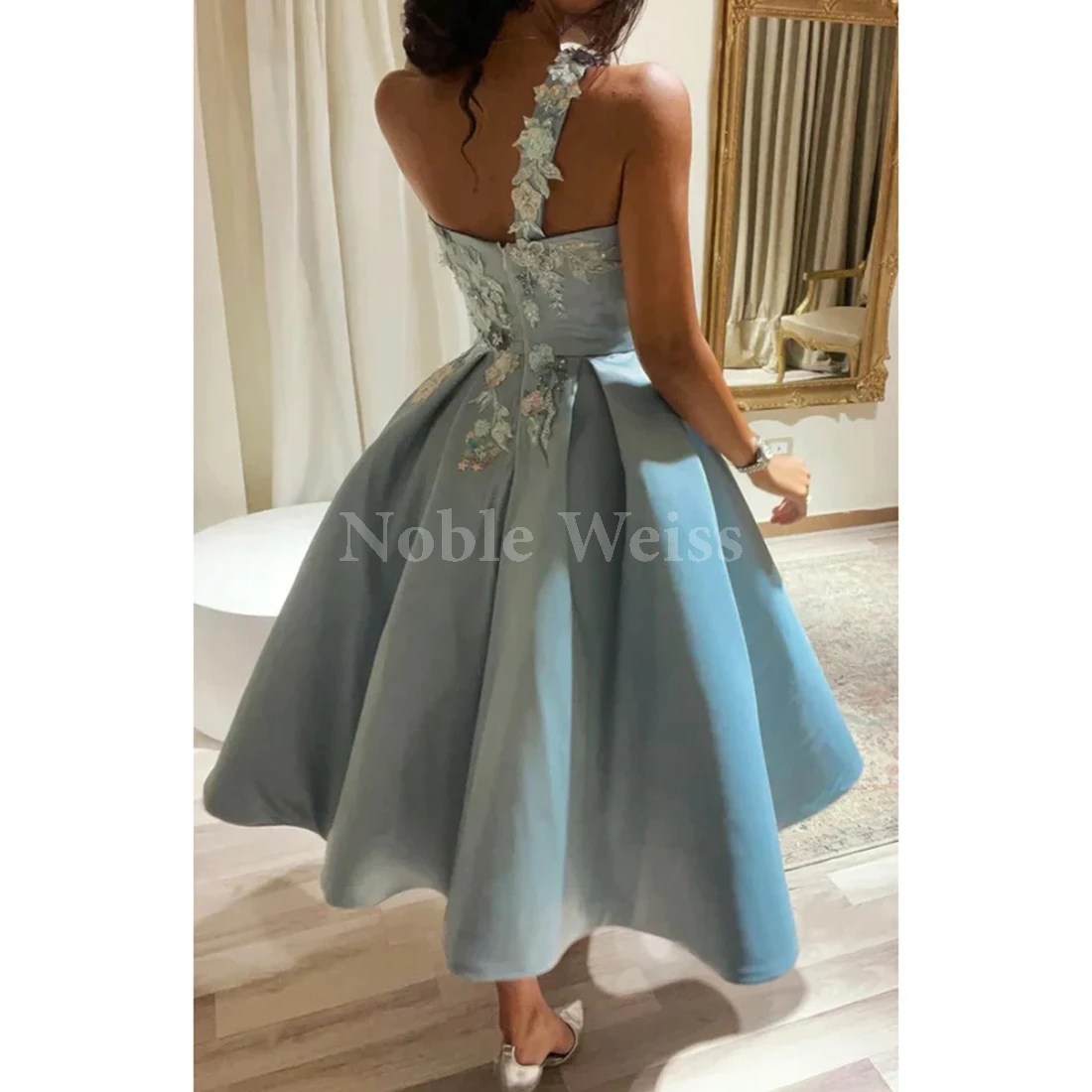 ชุดราตรีไหล่เดียวผ้าซาตินทรงเอหรูหราสั้นชุดปาร์ตี้แอพพลิเคชันปรับแต่ง