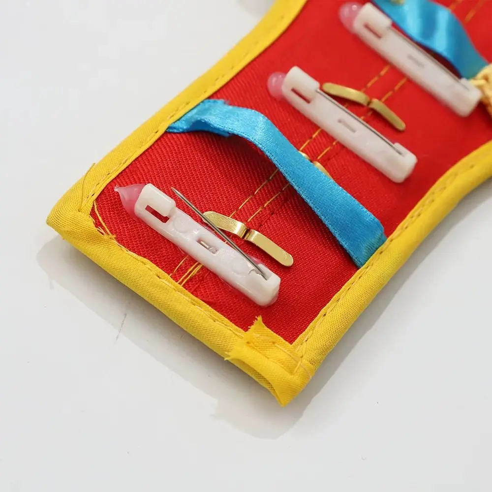 

1 пара универсальных наплечников, эполеты, брошь, доска, красочные погоны с кисточками и бахромой, куртки с пряжкой, пальто, эполеты