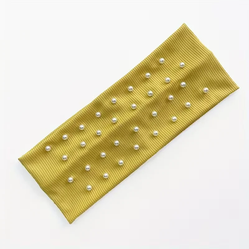 Perlenähnliche Haaraccessoires und Haarbänder in eleganten, einfarbigen Designs mit perlenähnlichen Verzierungen. – Detail 1