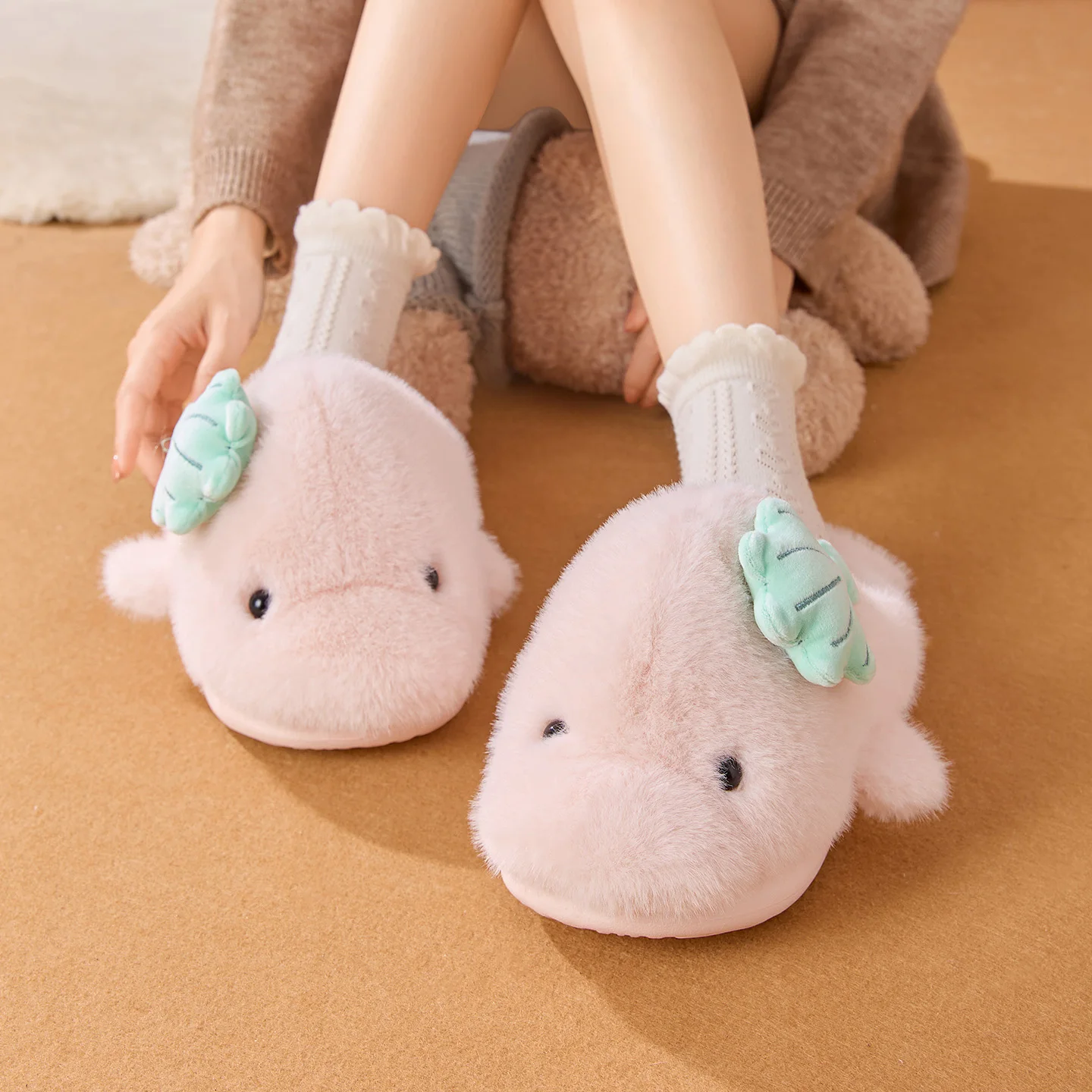SHAJI Women's Cute Dolphin Plush Slippers Autumn Winter Warm Non-Slip EVA Sole Indoor Bedroom Fluffy Home Slippers