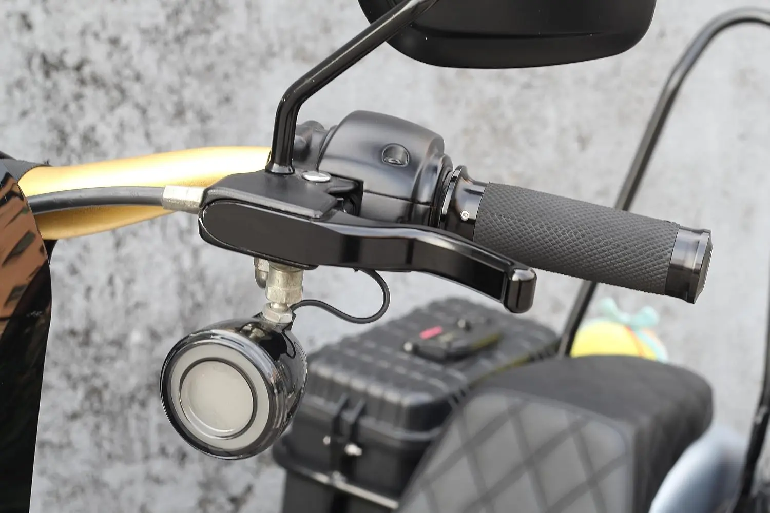 CNC Shorty Brake and Clutch Lever Kit, 3 Finger 5.9 Inch Motorcycle Hand Levers, Compatible with 2015-2024 Cruiser Models