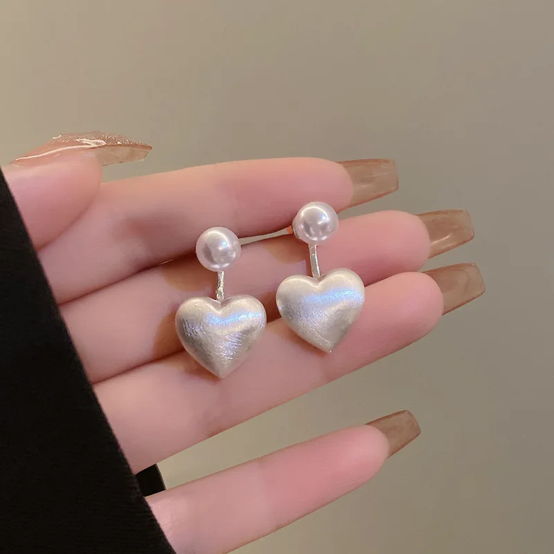 

Brushed Metal Love Pearl Earrings Light Luxury Temperament Suitable For Women To Wear Jewelry Accessories