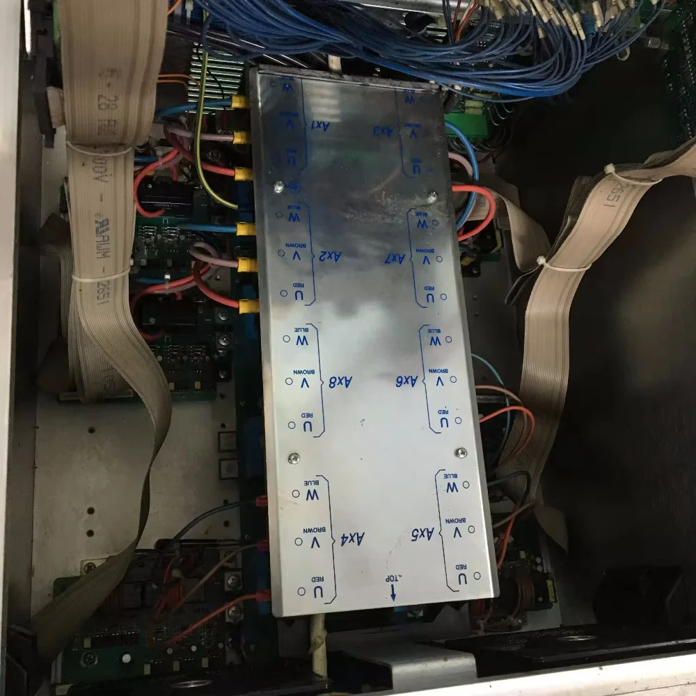وحدة مكبرات الصوت المؤازرة Comau Robot sau2 sav2-mod المستخدمة في حالة جيدة