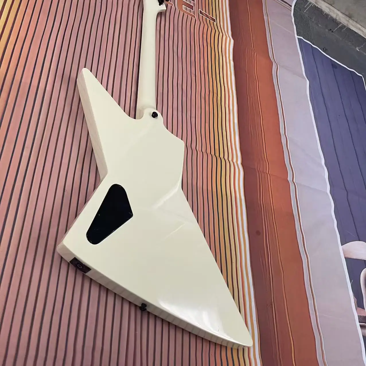 Guitarra elétrica Alien Milk White de 6 cordas com incrustação de escala de Buda, imagem real de fábrica, em estoque