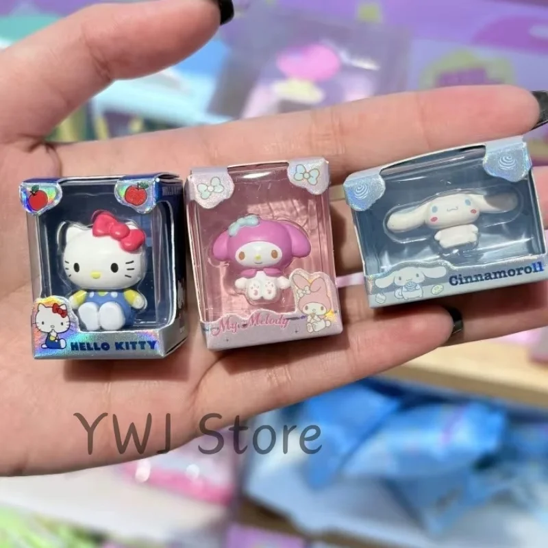 Sanrio Hello Kitty Kuromi Famiglia Bambola di grano di riso Prima scatola cieca Mini bambole modello da collezione Action figure fatte a mano Regalo per ragazza