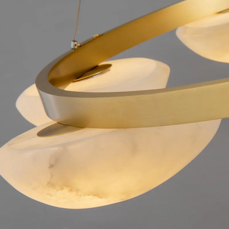 2025 جديد مصباح قلادة من الرخام الإسباني النحاس الأسود جولة عكس الضوء الأسقف بريق التصميم الكلاسيكي الحديث