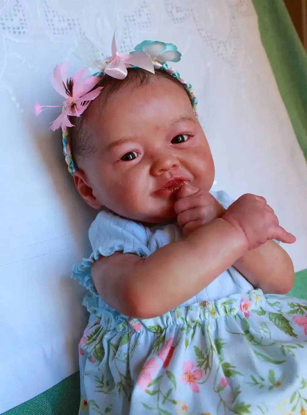 SINO-BB CustomizedLimited Supply 20-Zoll-Reborn-Baby Joshi mit handgewurzelten Haaren, bereits fertige Puppe mit unterschiedlichem Kleid