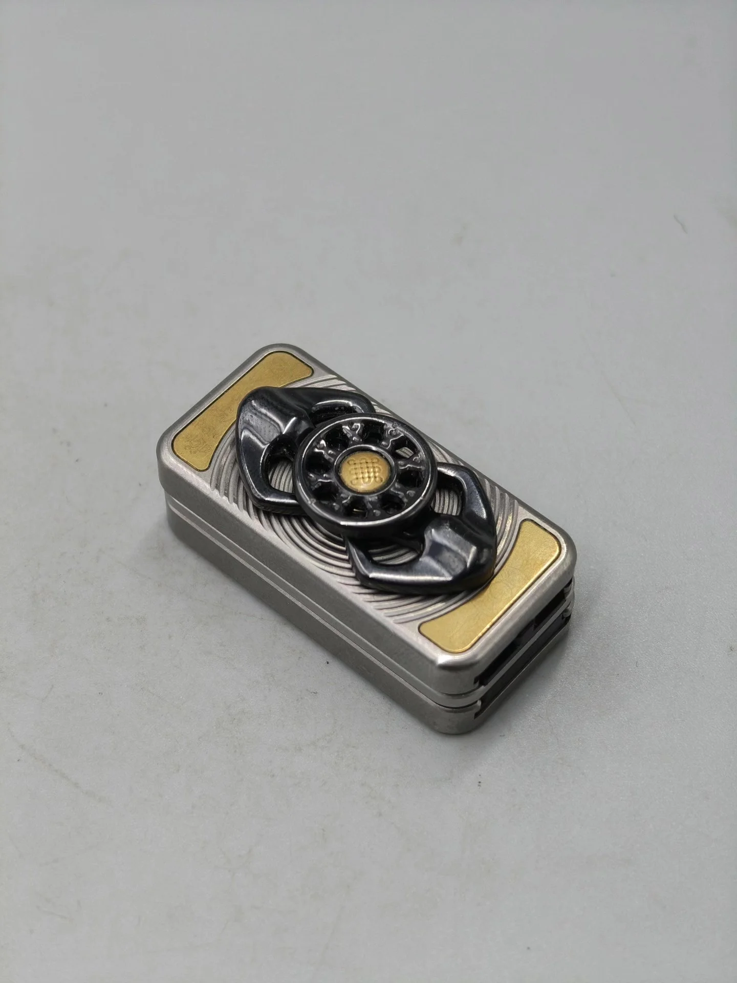 Used EDC Portable Joy Magic Pestle, Mechanical Push Card, Sword Edge Yolo Edc Metal Decompression Toy