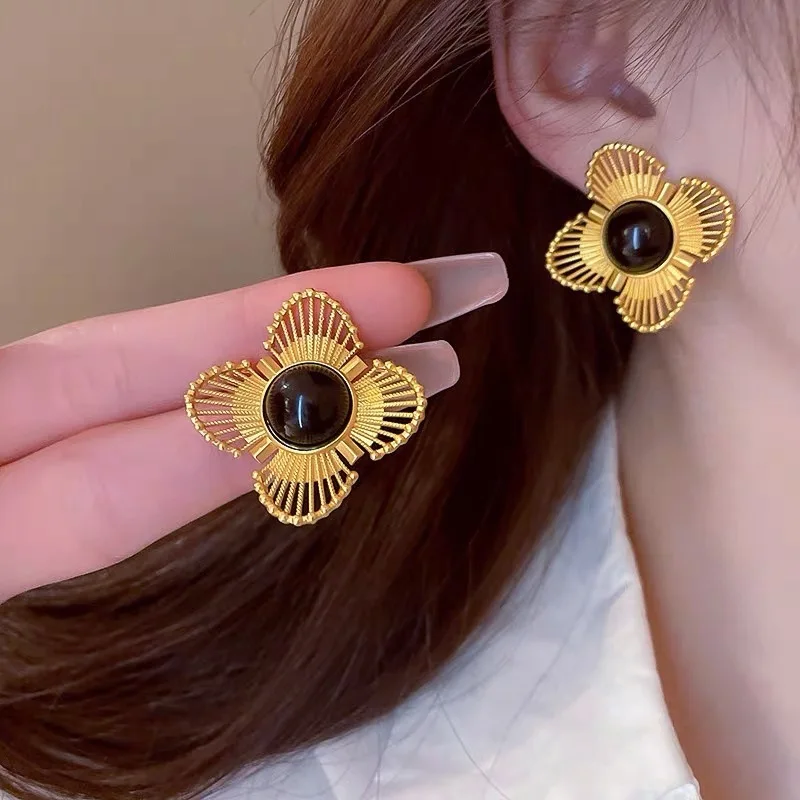 French Vintage Fashion Glamour Women's Stud Earrings Simple Black Metal Vintage Geometry Stud Earring for Women Girls Jewelry