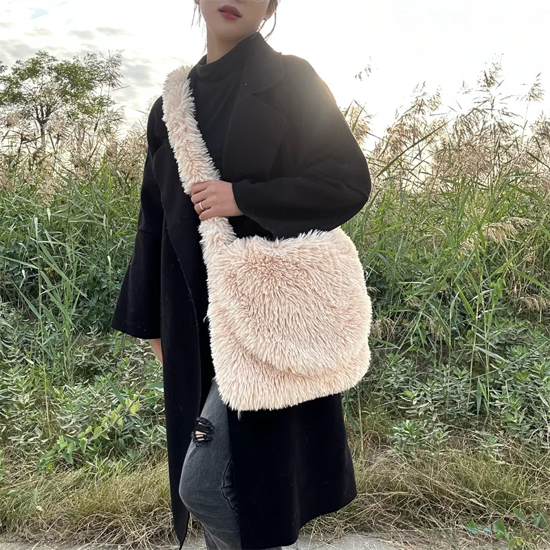 Bolsa de pelúcia faux fur para mulheres, bolsa de ombro fofa, bolsa crossbody peludo, sacola de inverno, marca designer, 2023