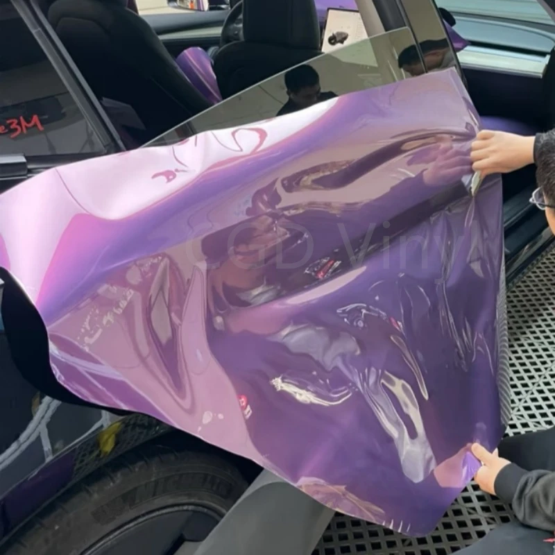 

High-quality lustrous Starlight Purple Chameleon vinyl cling film. Vinyl cling film is suitable for automotive packaging