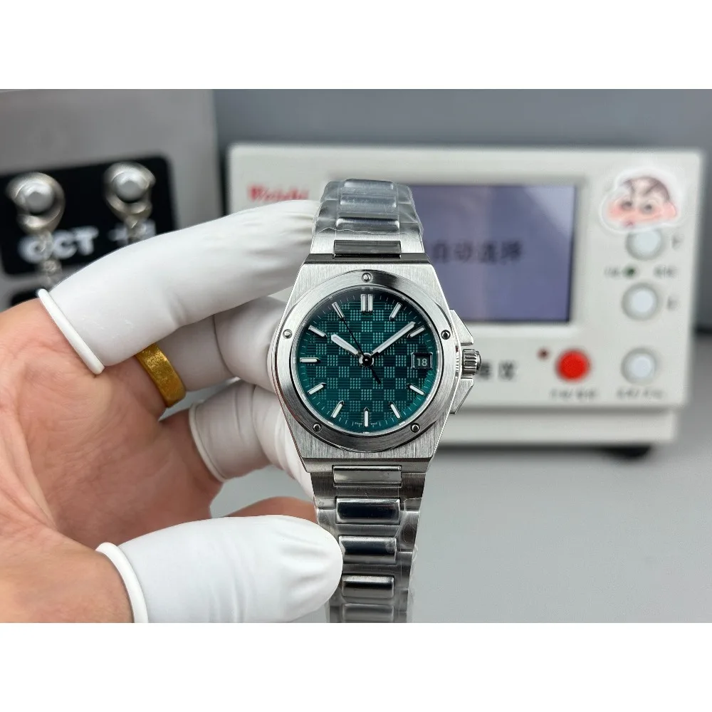 

Новые высококлассные часы I+C подходят для различных элитных мероприятий и универсальны в использовании.