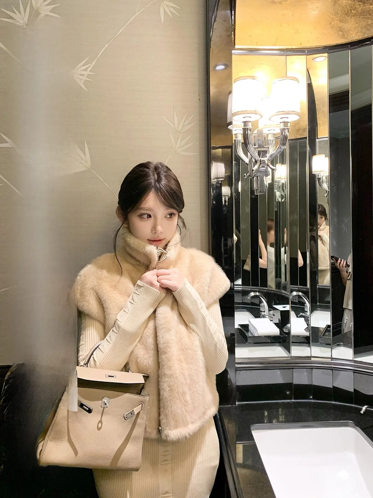 

Cloud Silk Milk Short Jacket Women's Fashion Outerwear White Duck down Simulation Fur Inner Cloud Silk Milk