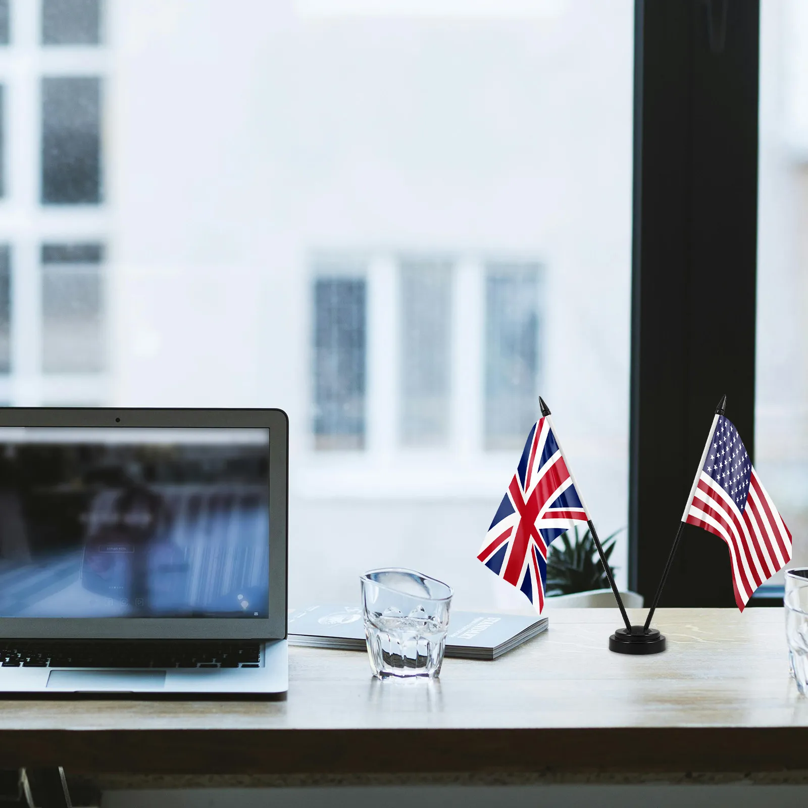Stable Portable Flag Stand Base Plastic Mini Flag Holder for Small Flags Indoor Outdoor Office Desk Meeting Negotiation Window