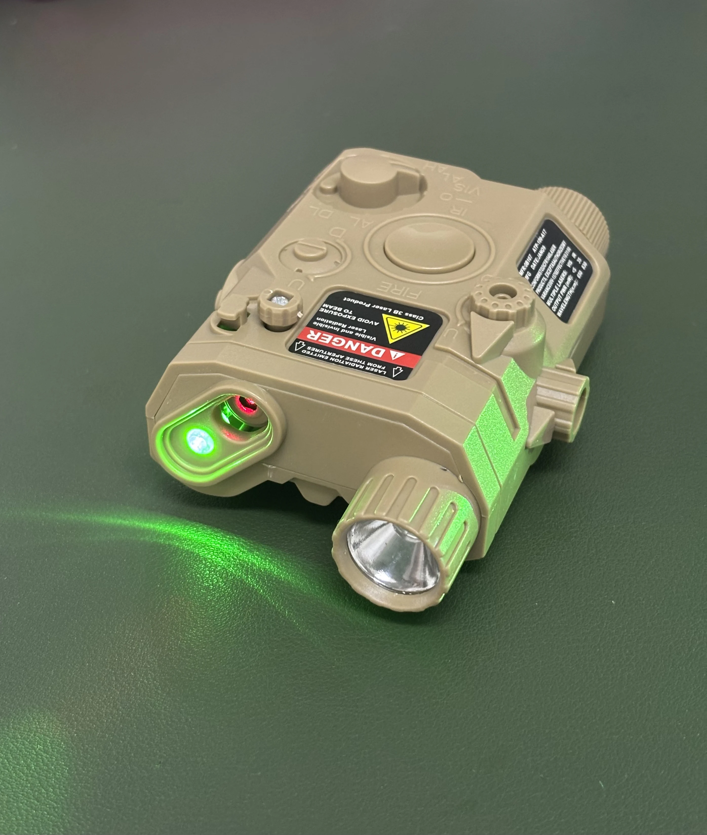 Airsoft Tactical WADSN AR/PEQ 15 Box UHP Version ohne Funktion, Dummy PEQ15 LA-5C Batteriefachmodell für Picatinny-Schiene – Detail 4